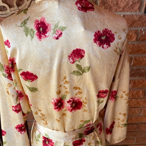 Alexandria Nicole • Medium • Floral • Gold/Red • Satin • Robe - Picture 8 of 15